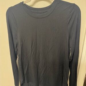 Essential Women's Long Sleeve Crewneck Top - Black